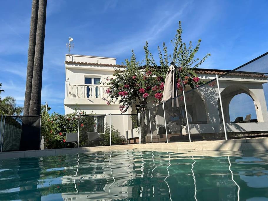 Exquisita Villa Frente Al Mar Σαγούντο Εξωτερικό φωτογραφία